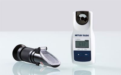 Analog refractometer vs digital refractometer