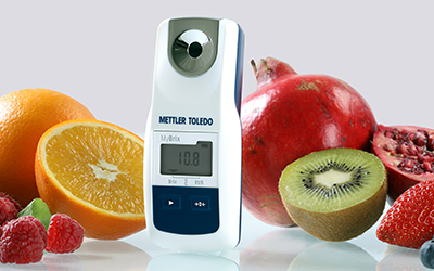 Digital handheld refractometer